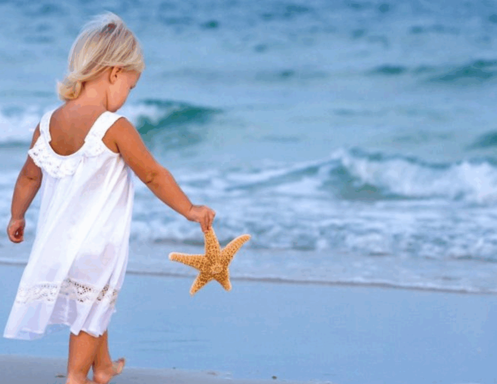 girl with starfish main image girl with starfish main image